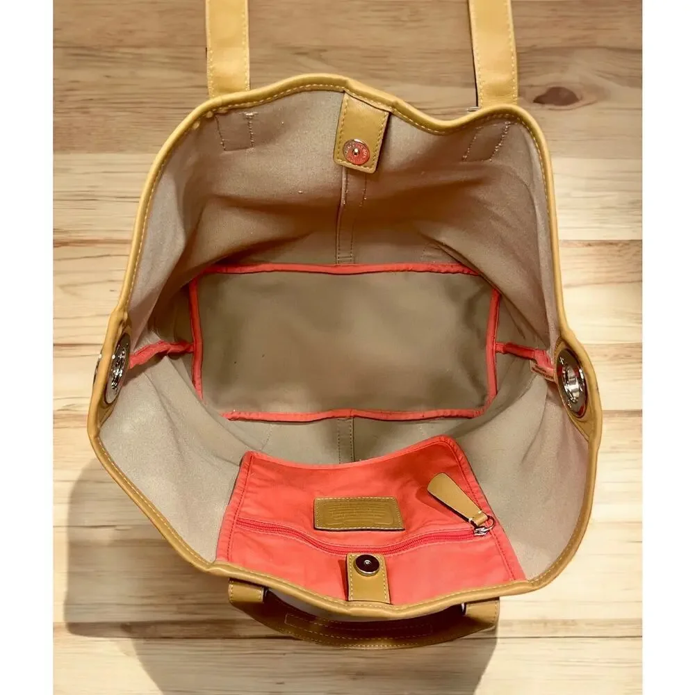 Coach F29921 Hadley Variegated Duffle Bag - Picture 5 of 10